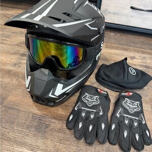 Motorcycle Helmet Set – Helmet, Goggles, Gloves & Face Cover